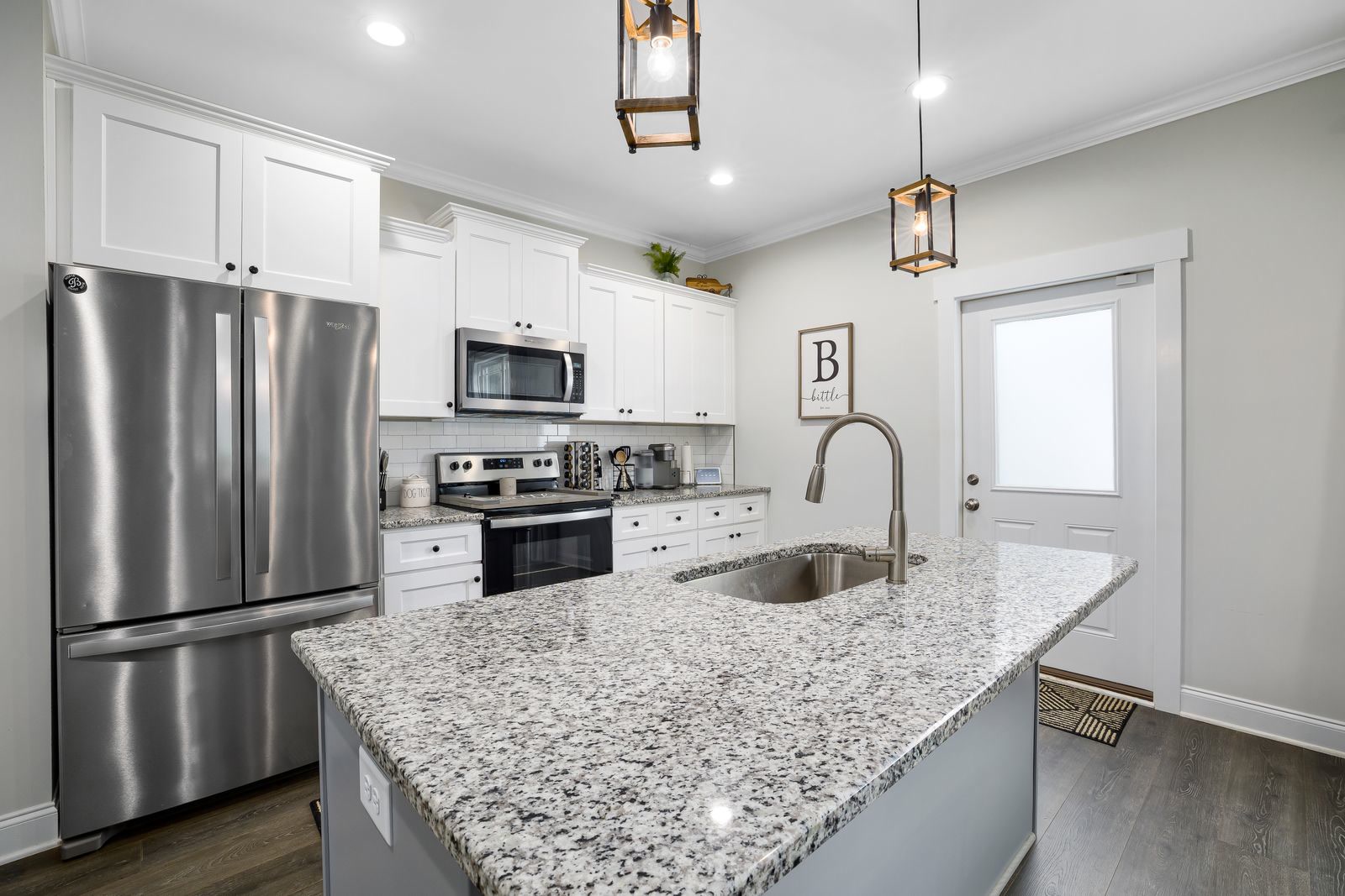 Kitchen fitted with new and used appliances from L&S Liquidations in Jacksonville, Florida